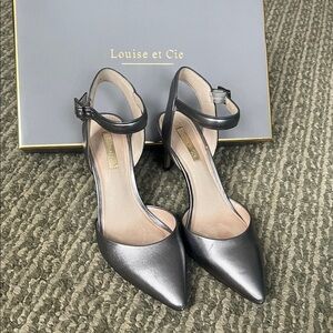 Louise et Cie Silver La-Kota Heels Sz 7.5